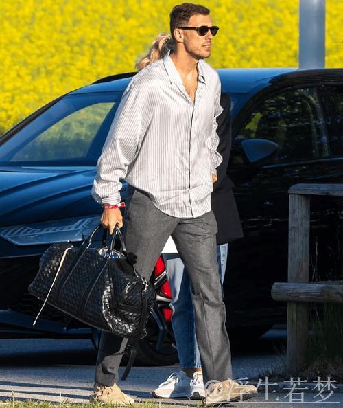 穆勒度假归来组织聚会,20名队友积极参与 穆勒度假归来组织聚会,20名队友积极参与